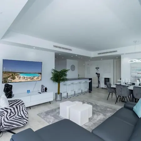 Al-1721 - Penthouse - Alcazaba Lagoon